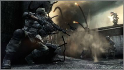 Choć Killzone 2 jest typowym przedstawicielem gier FPS, to jednak oferuje pewien element, który do tej pory spotykaliśmy głównie w strzelaninach z widokiem z trzeciej osoby - Porady ogólne | Podstawy Killzone 2 - Killzone 2 - poradnik do gry