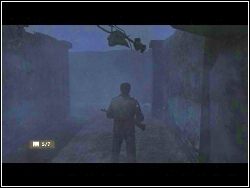 Idź dalej na południe, zaraz za kładką skręć w prawo - znajduje się tam drugie wejście na cmentarz Dargento - Ulice Silent Hill (1) | Silent Hill | Silent Hill Homecoming - Silent Hill: Homecoming - poradnik do gry