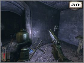 Dalej w pokoju ze zniszczoną podłogą pomajstruj przy dwóch panelach, doprowadzając do eksperymentu w zamkniętej komorze (taka ciekawostka) - Rozdział 2 - Forteca (cz.3) | Solucja NecroVision - NecroVision - poradnik do gry