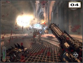 Wkraczając na arenę, momentalnie dostrzeżesz zgraję wychodzących spod ziemi trupów, aczkolwiek na horyzoncie pojawią się też trzy mechy (4) - Rozdział 7 - Kryształowa komnata (cz.1) | Solucja NecroVision - NecroVision - poradnik do gry