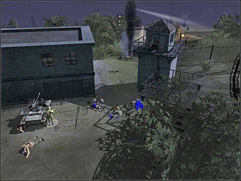 W międzyczasie kieruj 4-osobowy zespół w stronę okopów przy bramie bazy nieopodal centrum komunikacyjnego, oczyszczając je z pomocą działka oraz granatów i unieszkodliwiając w ten sposób kilka stanowisk ckmów w tychże transzejach - Misja 9 The Flying Dutchman (cz.1) - Kampania radziecka - Men of War - poradnik do gry