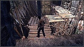 Aby otworzyć przejście Sullivanowi bohater ponownie wysadził znajdujące się koło dziury beczki - Rozdział 2 The Search for El Dorado (cz.2) | Przygoda Uncharted Drakes Fortune - Uncharted: Drakes Fortune - poradnik do gry