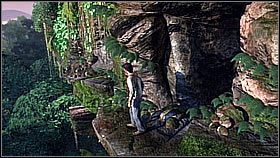 Po zebraniu naszyjnika Nate zamiast wracać na lianę kontynuował podróż po półce skalnej w lewo, przemieszczając się dalej wisząc na jej krawędzi - Rozdział 3 A Suprising Find | Przygoda | Solucja Uncharted Drakes Fortune - Uncharted: Drakes Fortune - poradnik do gry