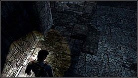 Zaraz po zejściu ze schodów Nate skręcił w prawo na mały i wąski murek tuż przy ścianie - Rozdział 14 Going Underground | Przygoda | Solucja Uncharted Drakes Fortune - Uncharted: Drakes Fortune - poradnik do gry