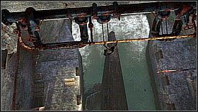 Na końcu kolejnej poziomej rury przeskoczył na łańcuch i nim jeszcze dalej w prawo (po rozhuśtaniu się) - Rozdział 18 The Bunker | Przygoda | Solucja Uncharted Drakes Fortune - Uncharted: Drakes Fortune - poradnik do gry