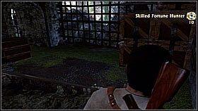 Spanish Silver Coin - po przejściu przez cele więzienne musimy zmierzyć się z hordami wrogów, w tym z karabinem stacjonarnym umieszczonym w jednym z okien na wprost placu - Rozdziały 6, 8, 9, 10, 11 | Skarby Uncharted Drakes Fortune - Uncharted: Drakes Fortune - poradnik do gry