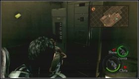 Wracamy do zamkniętych drzwi i wchodzimy po schodach - Main Deck (6-2) | Opis przejścia Resident Evil 5 - Resident Evil 5 - poradnik do gry