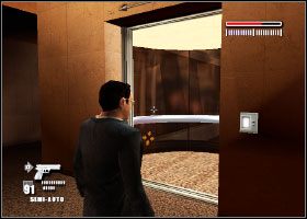 Zaczynamy bez jakiejkolwiek broni, dlatego też biegniemy do prawej ściany, za pomocą pięści pozbywamy się patrolującego strażnika [1] i przejmujemy jego pistolet - Rozdział 13 | Made Man Prawa Ręka Mafii - Made Man: Prawa Ręka Mafii - poradnik do gry