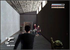 Pozostając w ciągłym ruchu, zabijamy kolejnych przeciwników wyskakujących z okien u góry [1] - Rozdział 13 | Made Man Prawa Ręka Mafii - Made Man: Prawa Ręka Mafii - poradnik do gry