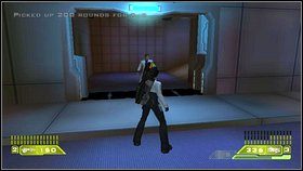 W sali musisz wspierać marines, nim otworzą się wrota - Opis przejścia - część pierwsza - 02 | Advent Rising - Advent Rising - poradnik do gry