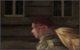 Tradycyjnie - na początku misji kolekcjonujemy nasz ekwipunek [1] - [Opis przejścia] Przeszukaj Plac | Sniper Elite Berlin 1945 - Sniper Elite: Berlin 1945 - poradnik do gry