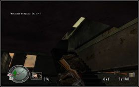 Mijamy dwóch zaprzyjaźnionych z nami niemieckich żołnierzy i zabijamy dwóch walczących z nimi wrogów - [Opis przejścia] Zapobiegnij Przysłaniu Posiłków | Sniper Elite Berlin 1945 - Sniper Elite: Berlin 1945 - poradnik do gry