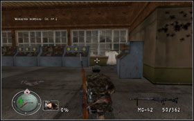 W kolejnej hali [1] staczamy walkę z przeciwnikami, a następnie udajemy się do pokoju po prawej na dole, gdzie znajdujemy naukowca [2] - [Opis przejścia] Instalacja CW w Nordsig | Sniper Elite Berlin 1945 - Sniper Elite: Berlin 1945 - poradnik do gry