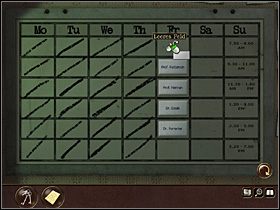 W holu mężczyzna posiadanymi kluczami otwiera drzwi od sekretariatu (po lewej), odmyka je i wchodzi do środka - Poradnik do gry - Anglia - Chrześcijańskie Kolegium w Cambridge - Tajne akta 2: Puritas Cordis - poradnik do gry