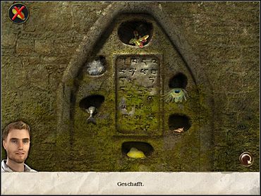 Pora dostać się do świątyni, zatem Max powraca na jej tyły i raz jeszcze przygląda się płaskorzeźbie z inskrypcją - Indonezja - Dżungla (cz.2) | Tajne akta 2 Puritas Cordis - Tajne akta 2: Puritas Cordis - poradnik do gry