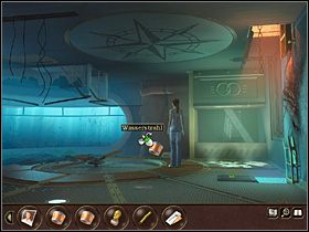 Tam podnosi metalową rurkę , rzuca też okiem na rozsypane przy kontuarze recepcji dokumenty - Morze Północne - Zatopiony statek | Tajne akta 2 Puritas Cordis - Tajne akta 2: Puritas Cordis - poradnik do gry