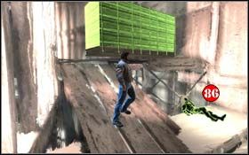 Z dziury tuż obok zabierz jeden nieśmiertelnik , a zza miejsca, w które upadła skrzynia, drugi - High Rollers Lounge | Rozdział 4 Mardi Gras | X-Men Origins Wolverine - X-Men Origins: Wolverine - poradnik do gry