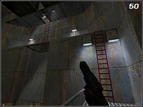 Użyj obu czerwonych drabin [#50] , aby dostać się na samą górę i przeskocz przez barierkę na najbliżej położoną skrzynię [#51] - [Opis przejścia Half-Life] Unforeseen Consequences - cz. 2 - Half-Life - poradnik do gry