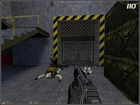 Załatw nieświadomego zagrożenia żołnierza i zejdź po schodach na dół - [Opis przejścia Half-Life] Weve Got Hostiles - cz. 1 - Half-Life - poradnik do gry