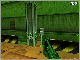 Gdy dostaniesz się do windy, wciśnij kontrolujący ją przycisk [#152] i poczekaj aż platforma wyjedzie do góry - [Opis przejścia Half-Life] Blast Pit - cz. 1 - Half-Life - poradnik do gry