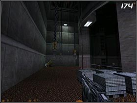 Podejdź do skąpanego w mroku szybu i wciśnij przycisk, który znajduje się na końcu metalowej platformy [#175] - [Opis przejścia Half-Life] Blast Pit - cz. 2 - Half-Life - poradnik do gry