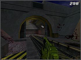 Otwórz oba czerwone włazy i gdy znajdziesz się po drugiej stronie barykady, skręć w lewo wprost do dużego tunelu [#298] - [Opis przejścia Half-Life] On a Rail - cz. 4 - Half-Life - poradnik do gry