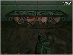Zanurkuj i przyjrzyj się czterem beczkom uwięzionym w klatce na dnie zbiornika [#302] - [Opis przejścia Half-Life] Apprehension - cz. 1 - Half-Life - poradnik do gry