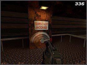 Wróć się do głównej sali i wejdź po pochyłej platformie [#335] na górę - [Opis przejścia Half-Life] Apprehension - cz. 2 - Half-Life - poradnik do gry
