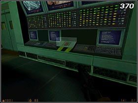 Po chwili dotrzesz do sali ze szklanym pojemnikiem, w którym znajduje się ogromny, niewidziany wcześniej stwór [#369] - [Opis przejścia Half-Life] Questionable Ethics - cz. 1 - Half-Life - poradnik do gry