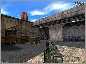 Wyjdź na zewnątrz i natychmiast zabij żołnierza kryjącego się w jednym z garaży [#440] - [Opis przejścia Half-Life] Surface Tension - cz. 2 - Half-Life - poradnik do gry