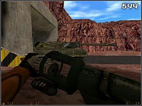 Wyciągnij wyrzutnię rakiet i kilkukrotnie strzel w kierunku tylnej części wieżyczki z lufą - [Opis przejścia Half-Life] Forget about Freeman! - cz. 2 - Half-Life - poradnik do gry
