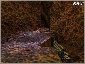 Tunel, w którym aktualnie przebywasz, ciągnie się aż do małej jaskini [#654] z życiodajną cieczą, gdzie można zregenerować energię - [Opis przejścia Half-Life] Interloper - cz. 1 - Half-Life - poradnik do gry