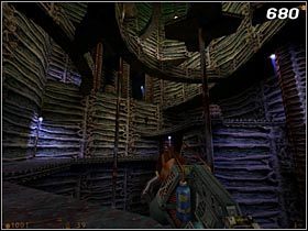 Tunel zaprowadzi Cię do kolejnej, tym razem bardzo wysokiej sali [#680] - [Opis przejścia Half-Life] Interloper - cz. 2 - Half-Life - poradnik do gry
