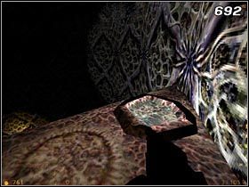 Warto cały czas pamiętać, że w pomieszczeniu rządzi zmniejszona grawitacja i każdy skok trwa niemiłosiernie długo - [Opis przejścia Half-Life] Nihilanth - Half-Life - poradnik do gry