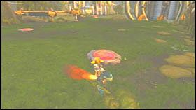 Wejdź na ruchomą kładkę po lewej, stań przy drzwiach wielkiego budynku i użyj Decryptora - Outpost L51, Planet Sargasso | Opis przejścia - Ratchet & Clank: Tools of Destruction - poradnik do gry