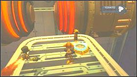 Pokonaj robotów, przejdź przez tunel i wejdź na okrągłą windę, aby wyjechać na górę - Zoorodom Prison, Planet Viceron | Opis przejścia - Ratchet & Clank: Tools of Destruction - poradnik do gry