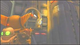 Rzuć 2 HP w stronę opuszczonych platform, które znajdują się na środku pomieszczenia - Zoorodom Prison, Planet Viceron | Opis przejścia - Ratchet & Clank: Tools of Destruction - poradnik do gry