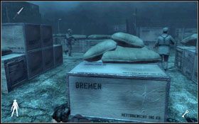 Obok ciężarówki znajduje się wąskie przejście między murem a stosem skrzyń - Leave A Light On - Docks (cz.1) | Opis przejścia Velvet Assassin - Velvet Assassin - poradnik do gry