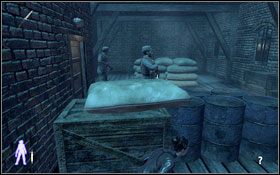 W chacie natrafisz na jeszcze jednego strażnika , będzie on stał tyłem tak więc śmiało możesz wchodzić - Leave A Light On - Docks (cz.1) | Opis przejścia Velvet Assassin - Velvet Assassin - poradnik do gry