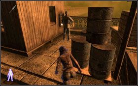 Drugiego strażnika najłatwiej zabijesz gdy przejdziesz zasłoniętym przejściem za mostem, podkradniesz się jak najbliżej (skrzynia z radiem #1 ), a następnie użyjesz morfiny zabijając swoją ofiarę od przodu - Death Of The Butcher - Cathedral | Opis przejścia Velvet Assassin - Velvet Assassin - poradnik do gry