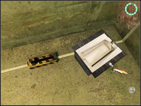 Po odzyskaniu kontroli nad postacią przechodzimy za krzesło i zwracamy uwagę na skrzynkę położoną na kablach #1 - Rozdział X - McPherson (cz.2) | Opis Przejścia | Still Life 2 - Still Life 2 - poradnik do gry