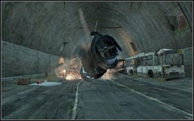Po wylądowaniu na ulicy Łowca nadal będzie próbował cię zniszczyć - Rozdział 1 - Los Angeles 2016 (cz.2) | Opis przejścia | Terminator Ocalenie - Terminator: Ocalenie - poradnik do gry