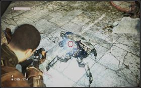 Przywrzyj do ściany [1] i spójrz jak ustawiony jest pająk przebywający na placu - Rozdział 2 - Dzięki Bogu (cz.1) | Opis przejścia | Terminator Ocalenie - Terminator: Ocalenie - poradnik do gry