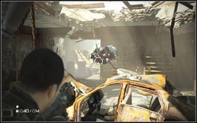 Omiń wrak samochodu i wejdź przez dziurę w ścianie [1] do małego budynku - Rozdział 2 - Dzięki Bogu (cz.1) | Opis przejścia | Terminator Ocalenie - Terminator: Ocalenie - poradnik do gry