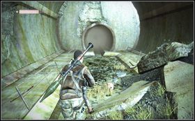 Ponownie poczekaj na dogodny moment, po czym szybko przebiegnij do ogromnej dziury w ziemi [1] - Rozdział 2 - Dzięki Bogu (cz.3) | Opis przejścia | Terminator Ocalenie - Terminator: Ocalenie - poradnik do gry