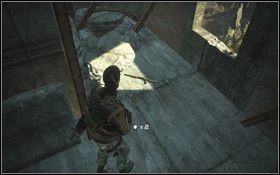 Podnieś również karabin i granaty leżące na stole w centrum pomieszczenia [1] - Rozdział 4 - Widoki (cz.5) | Opis przejścia | Terminator Ocalenie - Terminator: Ocalenie - poradnik do gry