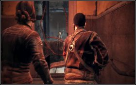 Będziesz świadkiem animacji, w której oddział dobiega do windy [1] , a Angie z poświęceniem życia [2] uruchamia ją - Rozdział 7 - Angie (cz.3) | Opis przejścia | Terminator Ocalenie - Terminator: Ocalenie - poradnik do gry