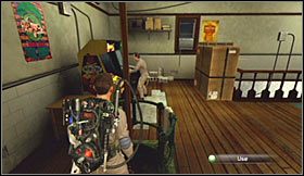 Po dotarciu do garażu skieruj się w stronę schodów, zlokalizowanych na lewo od miejsca, w którym siedzi sekretarka - Etap treningowy - Remiza strażacka | Opis przejścia Ghostbusters The Video Game - Ghostbusters: The Video Game - poradnik do gry