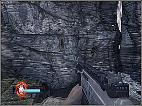 Po prawej stronie (od wejścia na plac) jest krata zaryglowana łańcuchem, pozbądź się go - Londyn- Kraken (1) | Opis przejścia | Legendary - Legendary - poradnik do gry