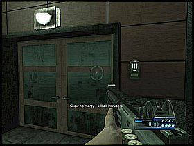 Gdy ją opuścisz, korytarzem przejdź do następnej, a w niej stań w którymś koncie tak abyś widział, kiedy się drzwi otworzą i po dotarciu na miejsce szybko z niej uciekaj - Nowy Jork - Wieża Lafeya | Opis przejścia | Legendary - Legendary - poradnik do gry